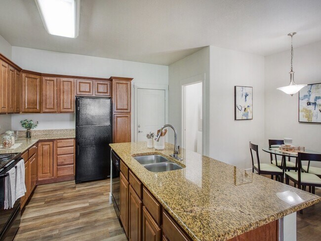 San Tropez Apartments & Townhomes