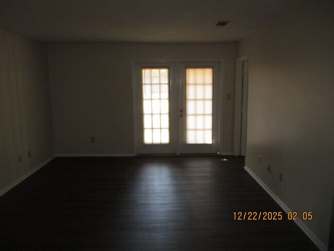 Photo - 2110 Lennox St