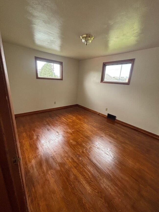 1109 Lake St