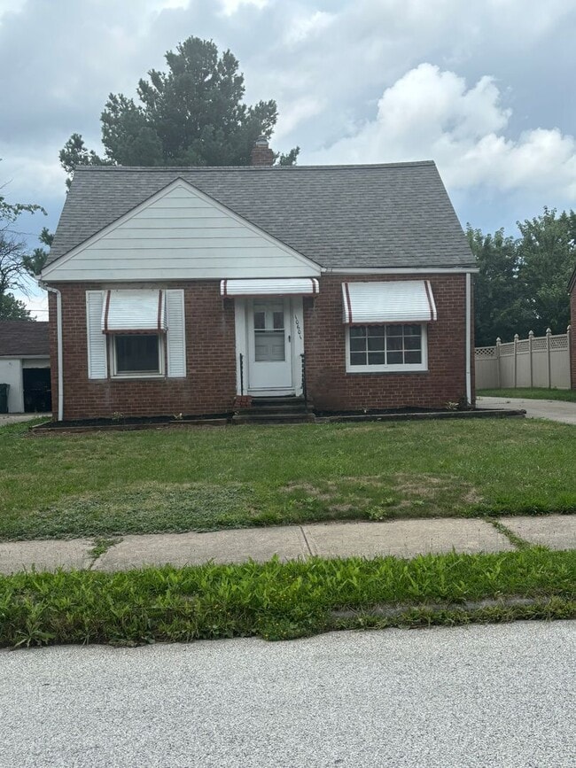 Photo - Spacious Single Family 3 Bedroom with Central Air - Will Not Last Long!