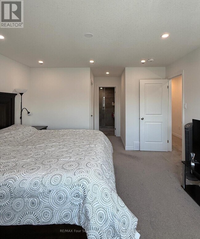 Photo - 72 McLean Ave