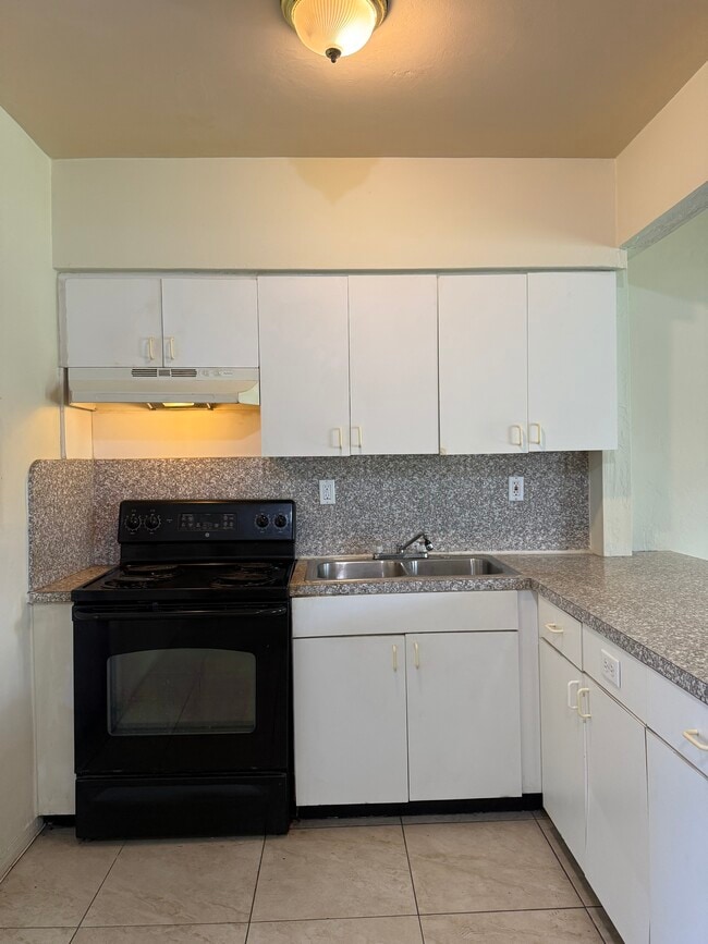 Kitchen - 670 NE 132nd St Unit Beautiful 1-Bedroom