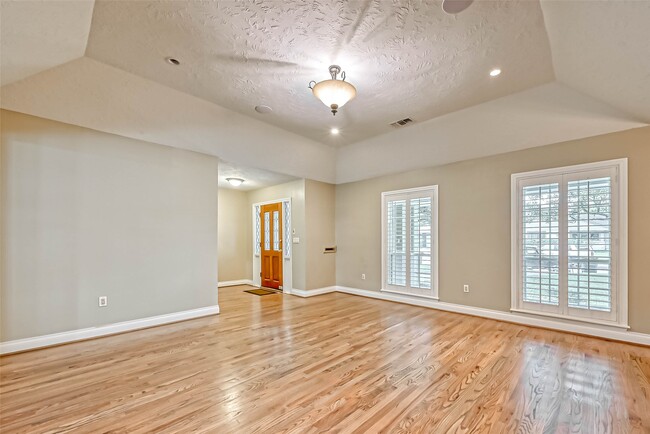 Building Photo - 3710 Linkview Dr