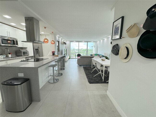 Photo - 9500 W Bay Harbor Dr Unit 6