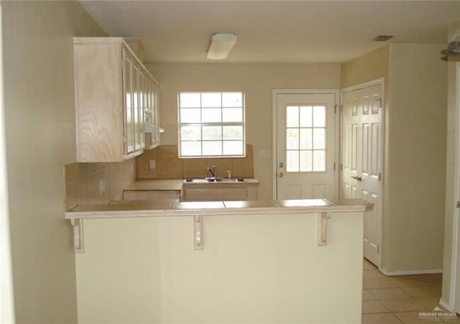 Photo - 9 W Sherryl Ave