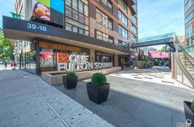 Building Photo - 39-16 Prince St Unit 9F Rental