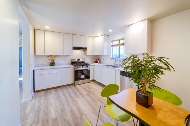 Photo - 816-817 7th Ave