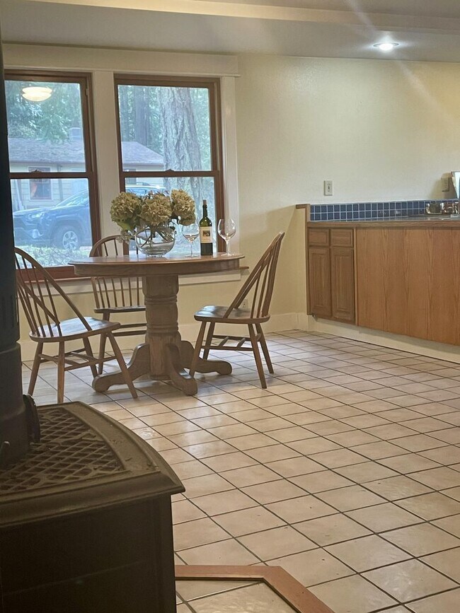 Photo - Roomy 3 Bed, 2 Bath