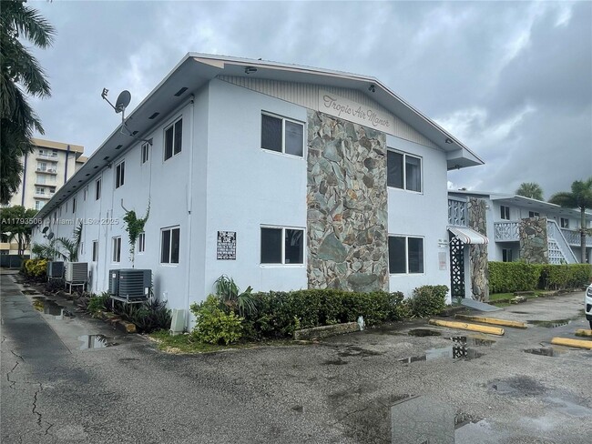 Photo - 1836 NW 22nd Ct Apartment Unit 3