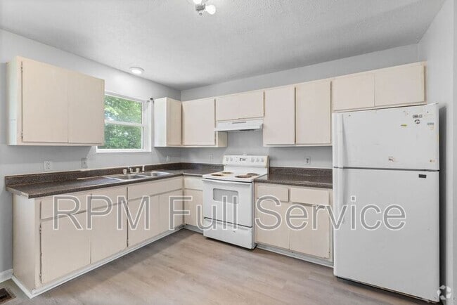 Building Photo - 105 Hubert Dr Rental