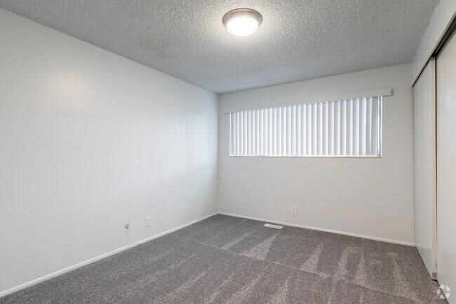 2BR, 1BA - 1,120SF