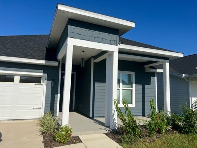 Building Photo - Beautiful Custom Home in Alachua's Savannah Station