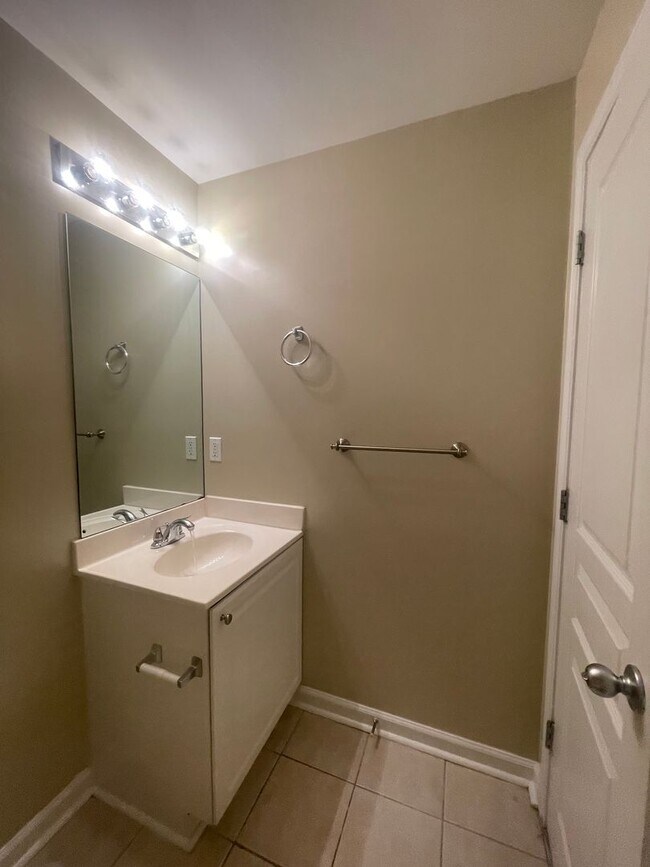 Building Photo - 14-1428 Bouck Unit 14-1428 - A Rental