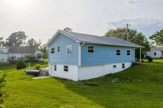 Photo - 108 Hawkins Creek Ln