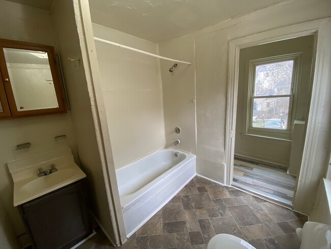 Photo - 229 Franklin Way