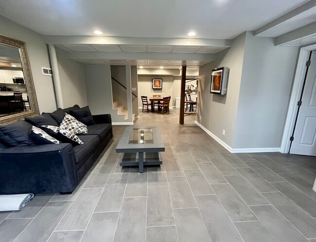 295 Castlewood Rd Unidad Basement