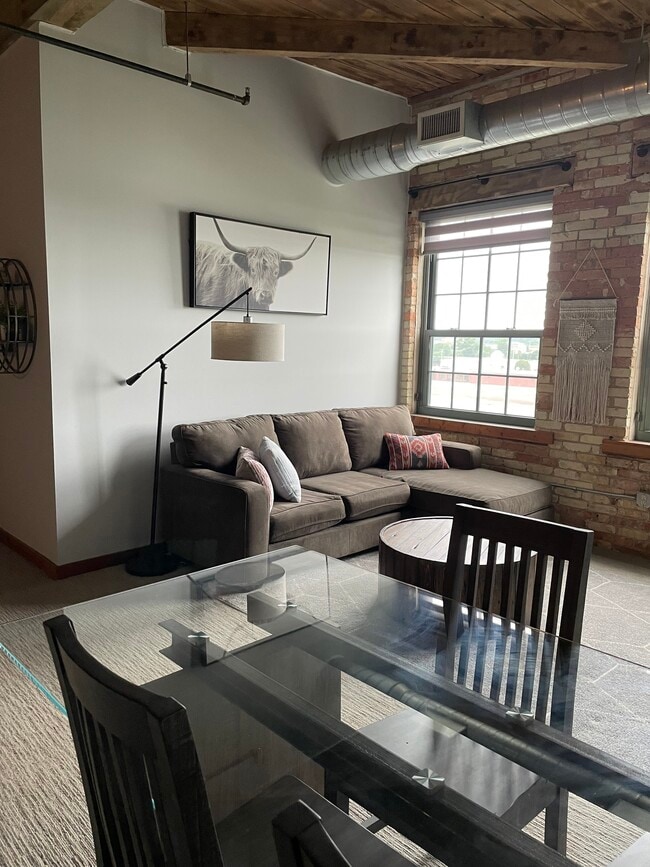 940 Monroe Ave NW Unit 550
