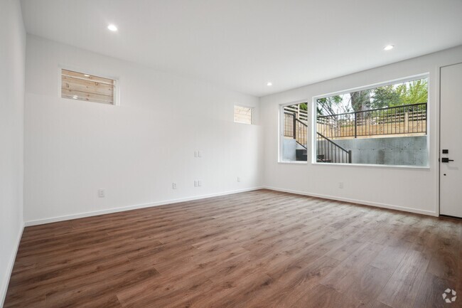 Building Photo - 2713 W Howe St Unit B Rental