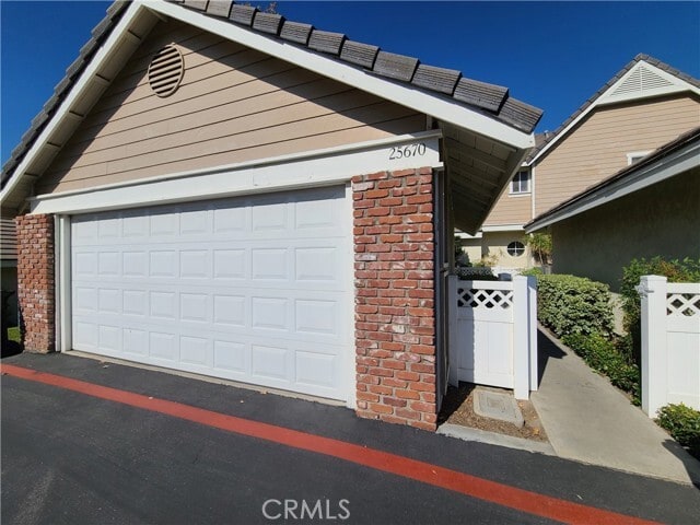 Photo - 25670 Huron St