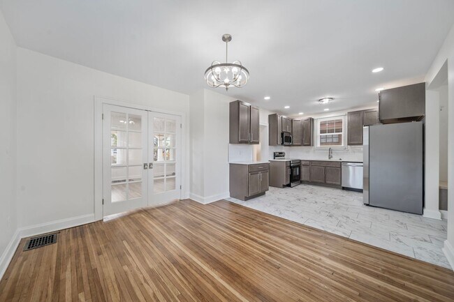 Photo - Fully Renovated Beauty!!