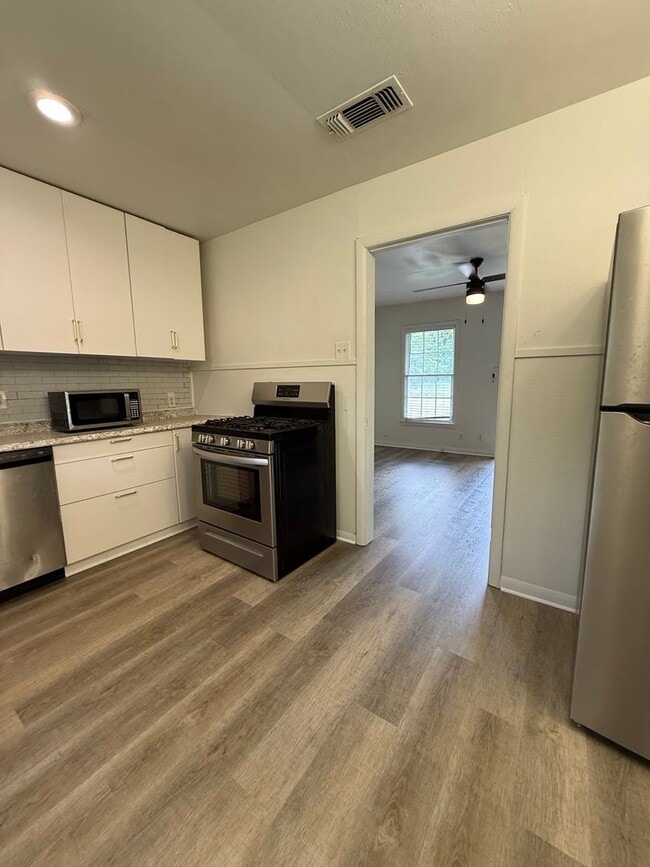 Photo - 2/1 COMING SOON -NEWLY RENOVATED