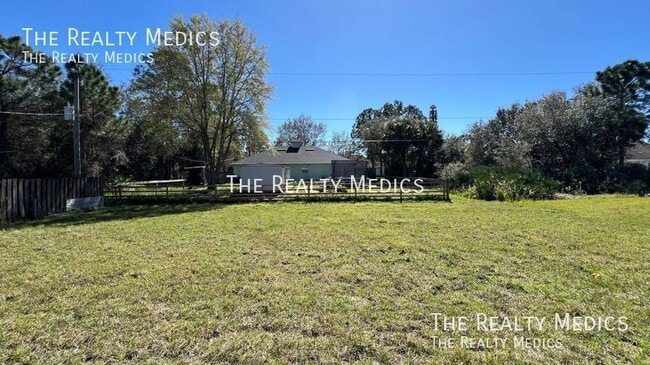 Photo - 688 Floyd St