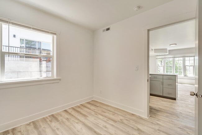 Photo - Breelynn Apartments