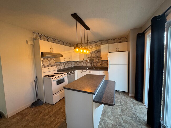 Photo - Spacious 7 Bedroom, 2.5 Bathroom Home