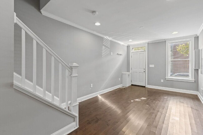 Photo - 2222 Essex St