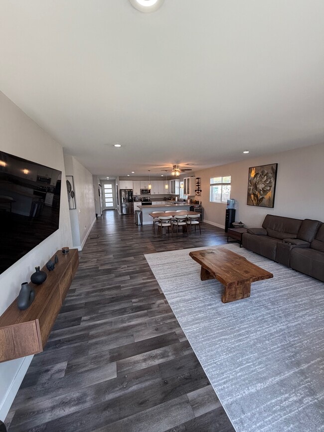 Building Photo - 1213 N 28th St