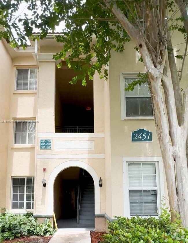 Building Photo - 2451 Centergate Dr Unit 105 Rental