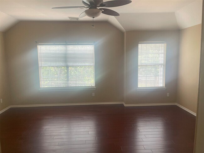Photo - 5815 Vinemont Ln