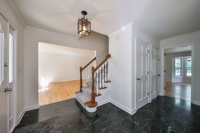 Photo - 825 Biltmore Ct