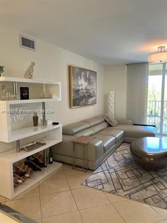 Photo - 19901 E Country Club Dr Unidad 19901 E Country Club Dr  2505