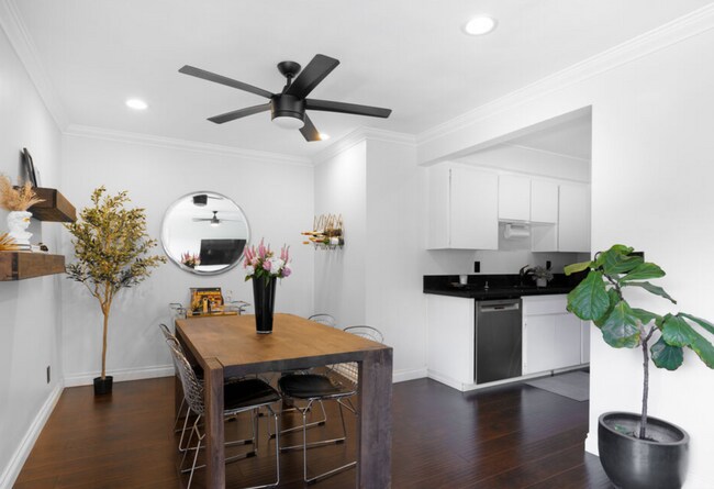 Photo - 5651 Windsor Way Unit 202