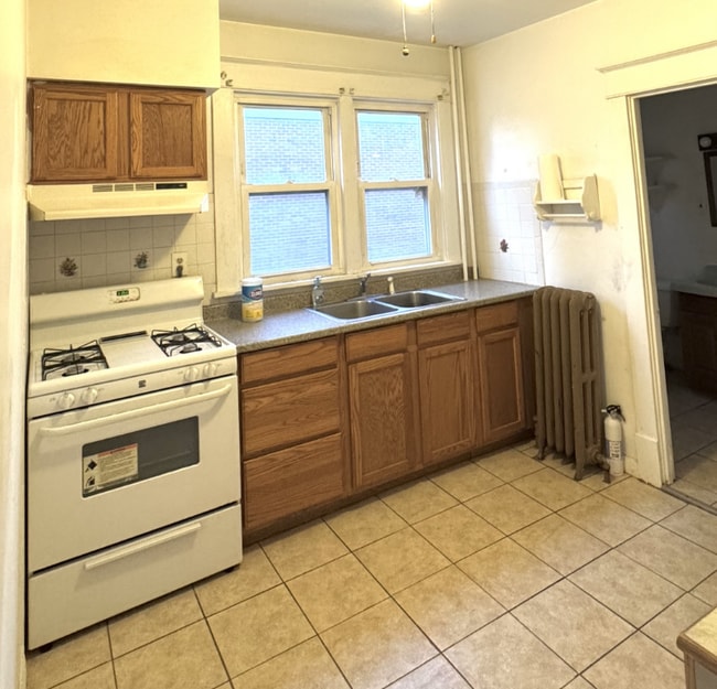 Building Photo - 51 Russell Rd Rental