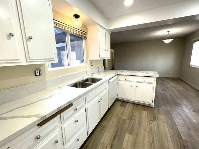 1704 S Fern Ave Unidad 1704 Fern Avenue