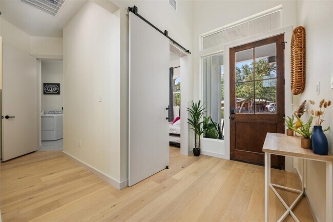 Photo - 1301 Scenic Cir