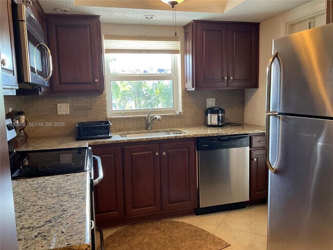 Photo - 100 SE 6th Ave Unidad 203