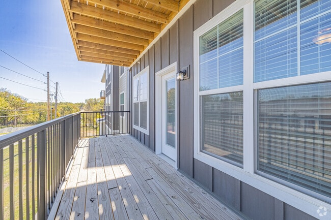 1BR, 1BA - 740SF - Balcony