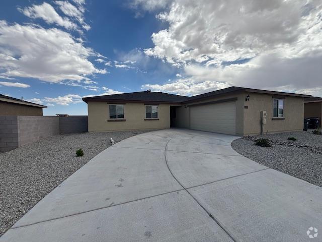 Building Photo - 2425 Desi Loop Rental