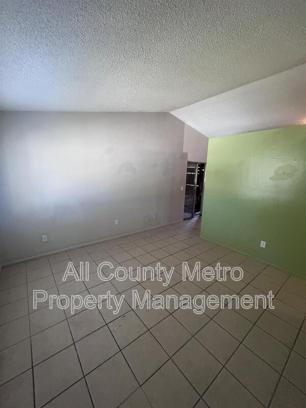 Photo - 2539 Ridgewood Ave