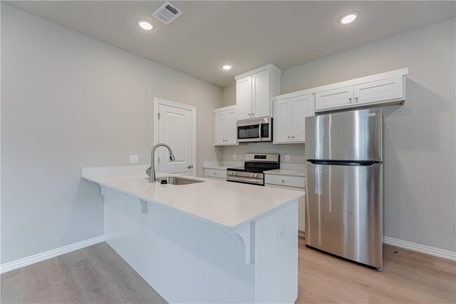 Building Photo - 1705 SW Casuarina Dr