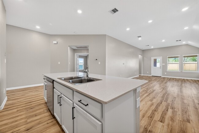 Photo - 5403 Tourmaline Wy