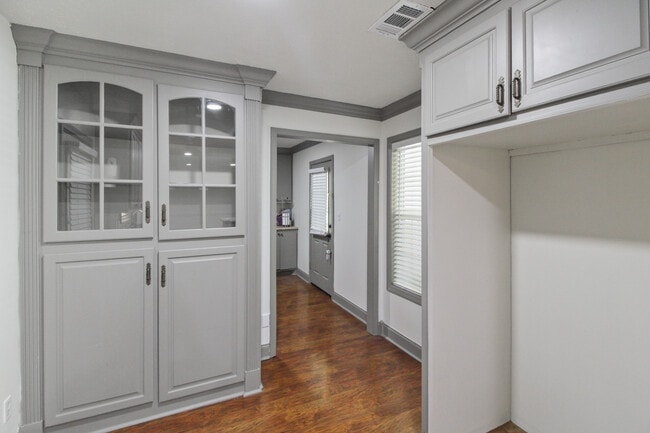 Photo - 215 E Boyd St