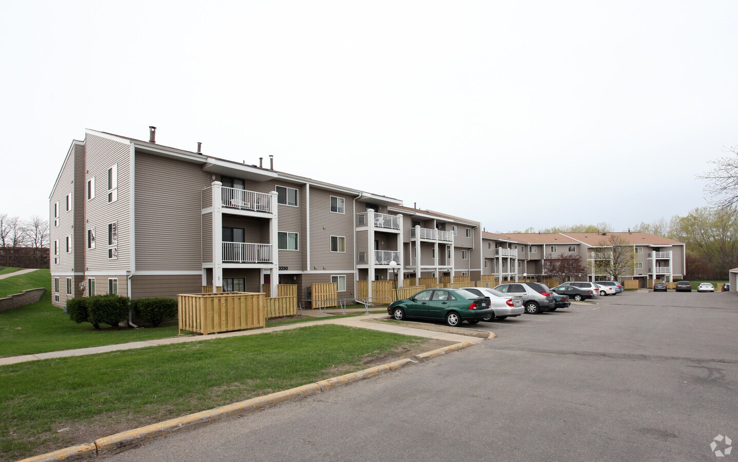Photo - Oak Park Village Apartments