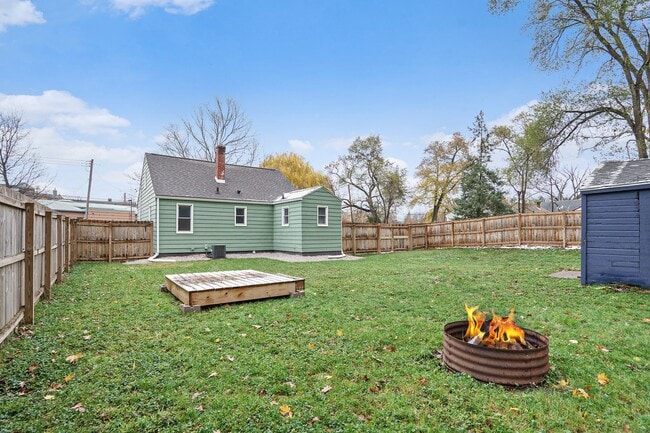 Photo - New Remodeled 3bed 1 bath home in Kalamazoo! Ask about our Deposit Free Leasing!!