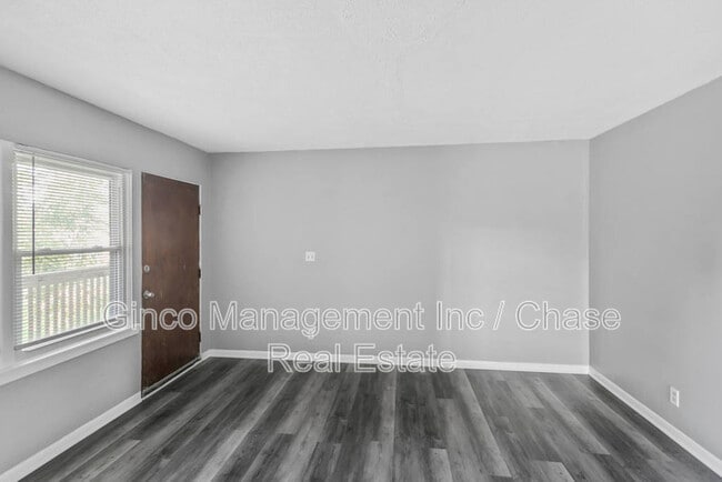 Photo - 991 Tollview Ave