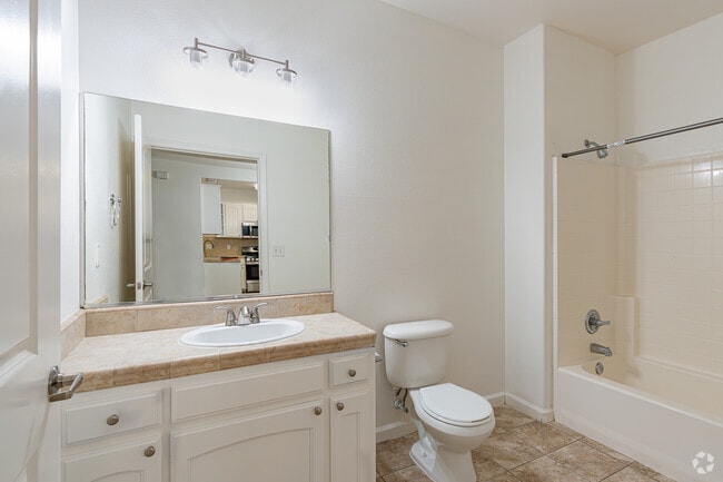 1BD, 1BA - 702SF