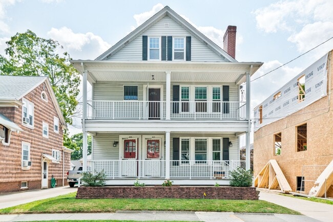 Photo - 4 Bed Gorgeous Unit Near PC / Elmhurst (Available 6/1/2026) Unidad 103 Tyndall Ave.  #1